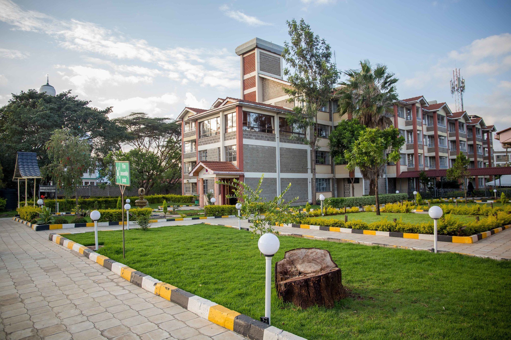 Milele Hotel Nairobi Bagian luar foto